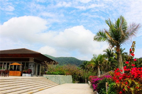 有什么和qq飞车相似的小游戏（与qq飞车相似的单机游戏）